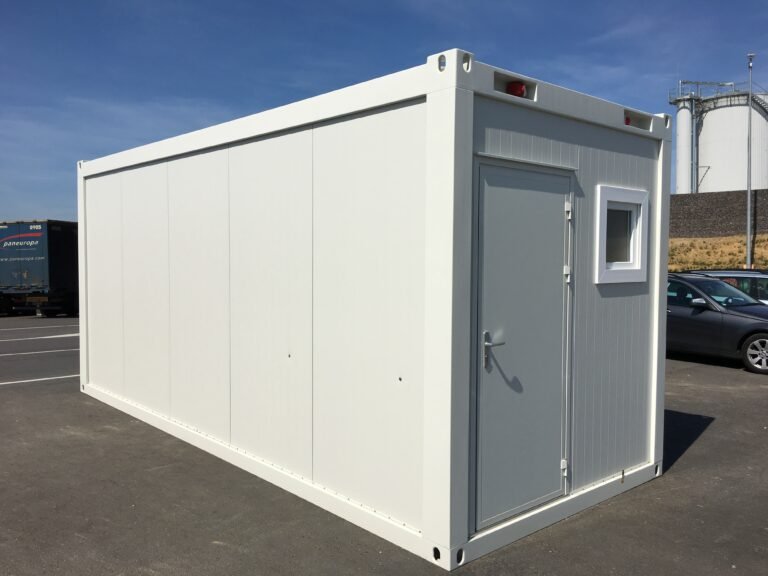Container sanitar 20′ mixt cu WC și dușuri