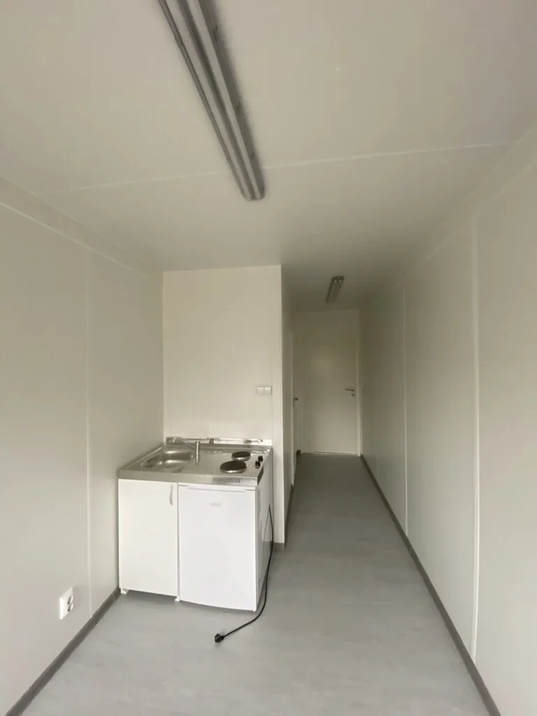 Container birou de 20′ cu mini-bucătărie