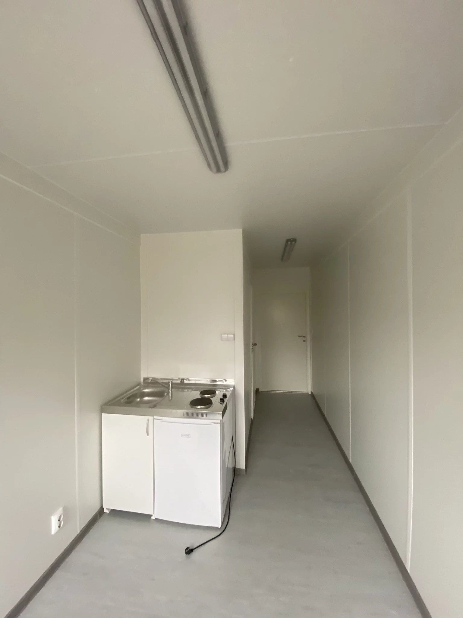 IMG 1569 - Container birou de 20' cu mini-bucătărie